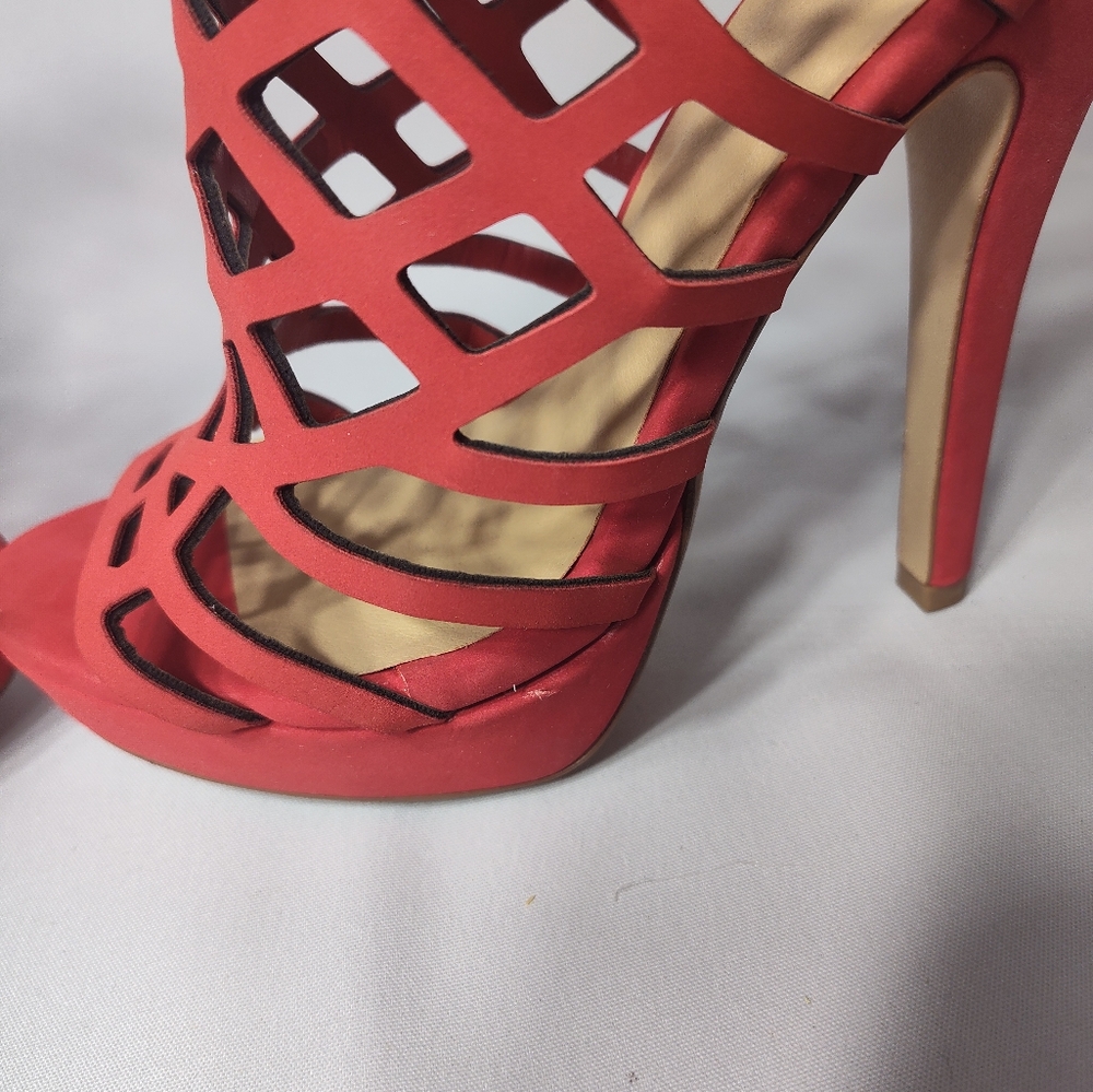 Red Heels - Picture 9 of 9